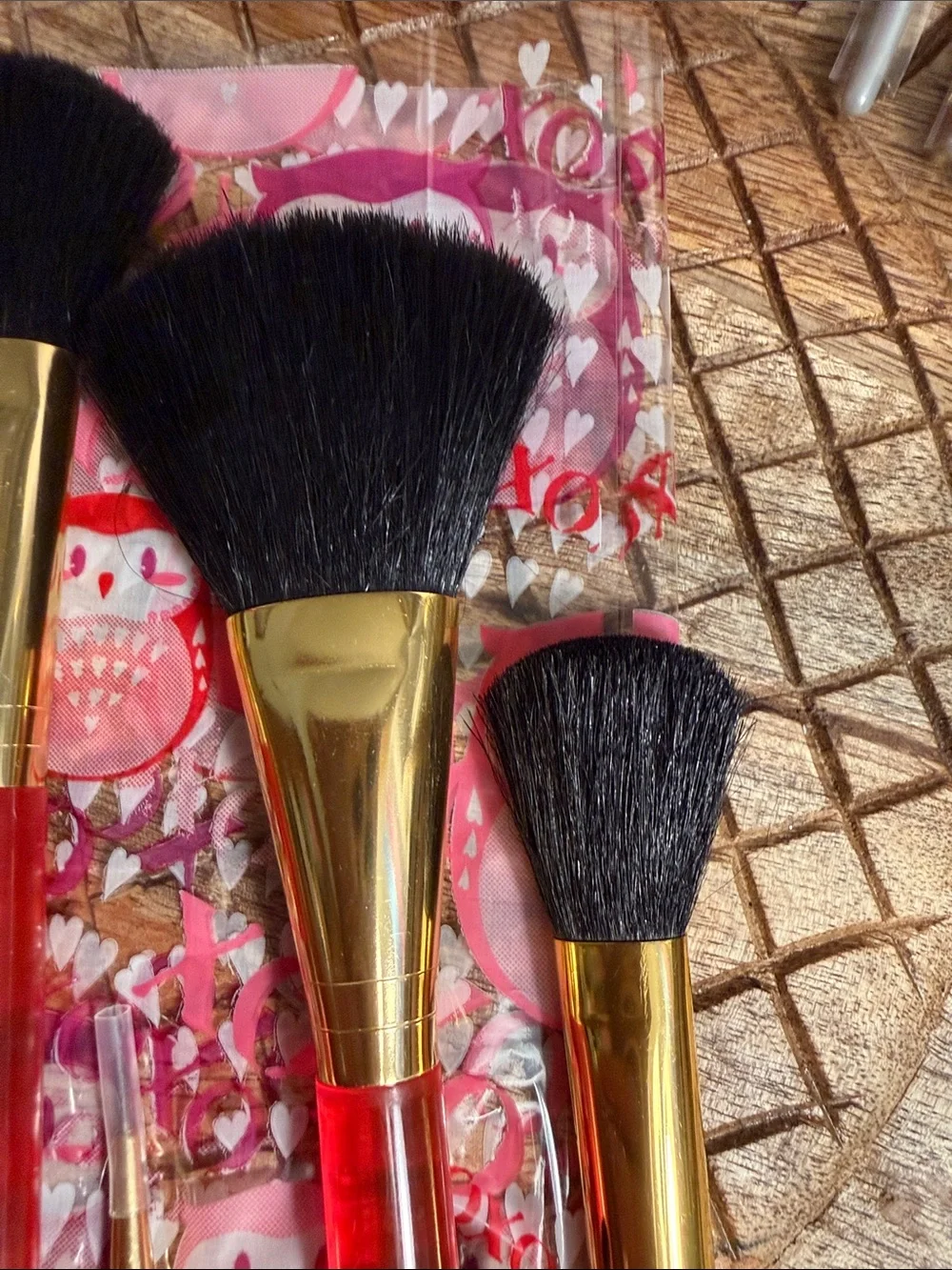 NWT 7 piece Makeup Brush Set with Red Handles and Gold Ferrules - mixed variety